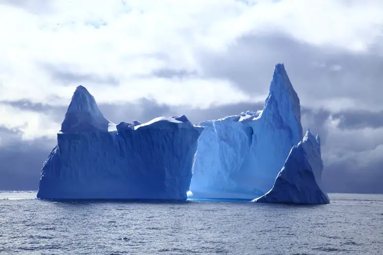 Iceberg mover