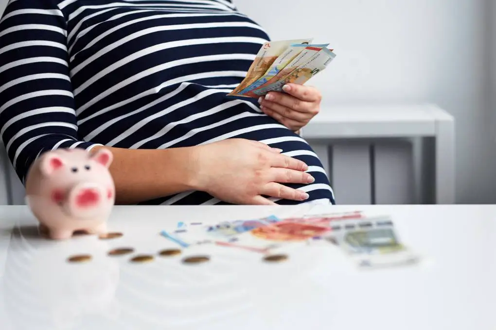 4 Ways Moms Can Spend Money to Make Money