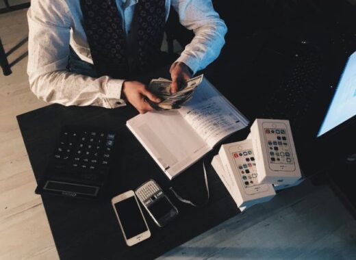 4 Ways a Tax Accountant Can Help You Save Money